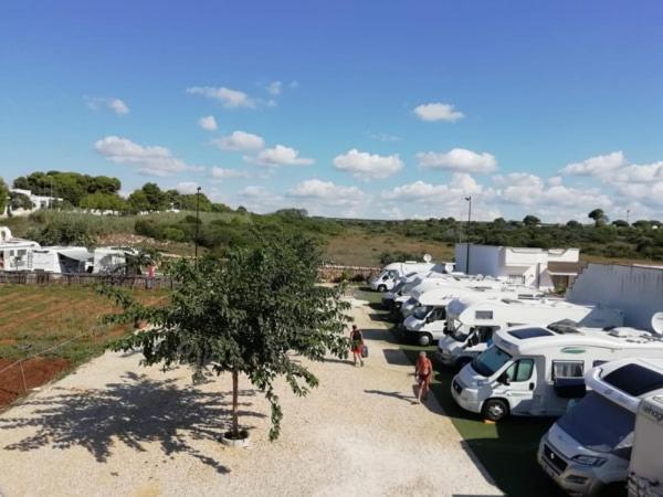 فندق Sosta Camper La Specchia سان بيترو في بيفانا المظهر الخارجي الصورة